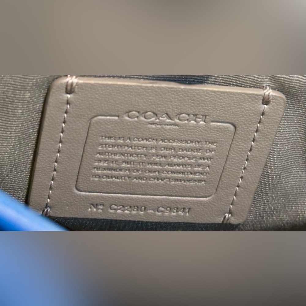 COACH Track Small Flap Crossbody In Signature Canvas! Limited Edition. - Picture 7 of 8